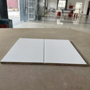 Marco de puerta plano de pino radiata imprimado blanco, longitud personalizada, suministro al por mayor para componentes de marco de puerta FJ, tamaño personalizado al por mayor - Product Image 4