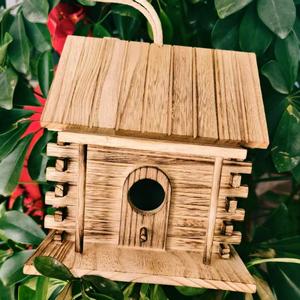บ้านนกไม้ทรงสี่เหลี่ยมน้ำหนักเบาสำหรับแขวนกลางแจ้ง - Product Image 6