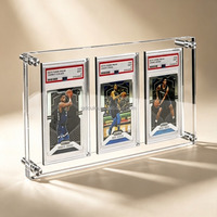 Support de Présentation Magnétique de Bureau en Acrylique Transparent à 3 Emplacements pour Cartes de Collection Gradées, Idéal pour les Collectionneurs de Cartes Sportives et TCG, Présentoir de Détail