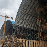 Structure en acier Q355B pour hangar de stockage de matériaux en vrac à grande portée avec toit cintré