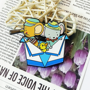 Оптовые металлические значки с логотипом на заказ от китайской фабрики: милые кошки, мультяшные животные, твердая эмаль, с шелкографией - Product Image 6