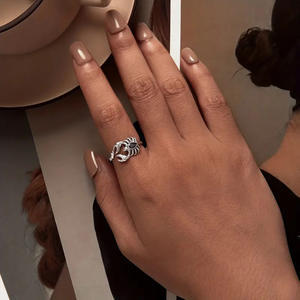 Anillo de cóctel Scorpion T0523, plata 925, cristal talla pera, engaste de bisel con diamantes de imitación, joyería fina unisex - Product Image 3