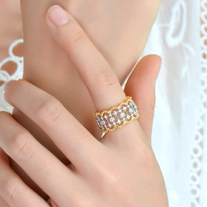 แหวนลายฉลุสองสีสำหรับผู้หญิงเครื่องประดับนิ้วแฟชั่นวินเทจหรูหรา - Product Image 2