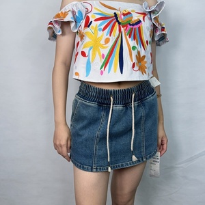 Top Informal de Estilo Bohemio Personalizado para Mujer con Bordado Floral, Top Corto de Manga Corta con Diseño Nuevo - Product Image 2