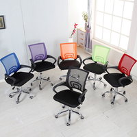 Chaise de bureau pivotante moderne en maille, économique, avec pieds en métal chromé, pour personnel – Vente en gros