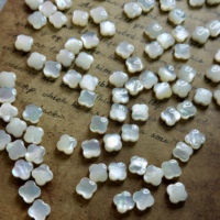 Perhiasan Mutiara Bentuk Semanggi Empat Daun Ukiran CNC Laris Manis, Cangkang Alami untuk Kalung & Gelang DIY
