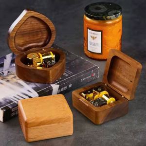 Boîte à musique en bois personnalisée en gros, petite boîte en bois sculptée avec notes musicales, cadeau créatif - Product Image 1