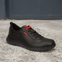 Zapatilla de trabajo de color negro proveedor español con cordones elásticos para la salud y la hostelería