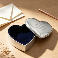 Boîte à bijoux en alliage d'argent gravée sur mesure, finition argent poli, doublure en velours bleu foncé - Luxe personnalisé pour mariage