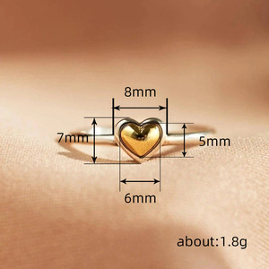 Anello a Forma di Cuore, Design Minimalista ed Elegante, Gioiello Classico da Donna per Uso Quotidiano, Anello Statement - Product Image 3