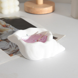 Bougie en cire de gel longue durée en forme de conque, parfumée aux senteurs uniques de coquillages marins, pour la décoration de salles de fête et comme accessoire photo - Product Image 4