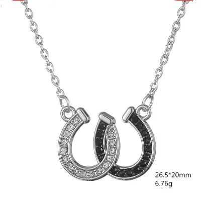 Popolare doppia collana a forma di clavicola a forma di W a ferro di cavallo di colore bianco e nero a forma di W accessori Unisex