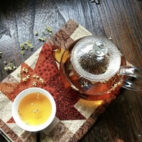 Thé en vrac parfumé à l'osmanthus, directement de l'usine du Yunnan, arôme floral sucré, expérience bien-être agréable, personnalisable.