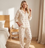 Set Piyama Wanita Katun Muslin Murni Motif Hati Lengan Panjang Atasan Kancing Celana Lurus Pakaian Tidur Pemasok OEM