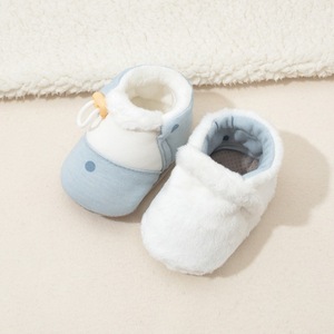 Chaussures en polaire pour bébé de 0 à 1 an et <span class=keywords><strong>9</strong></span> <span class=keywords><strong>mois</strong></span>, épaisses et chaudes, semelle souple, chaussures pour nouveau-nés et tout-petits, pour garçons et filles - Product Image 4