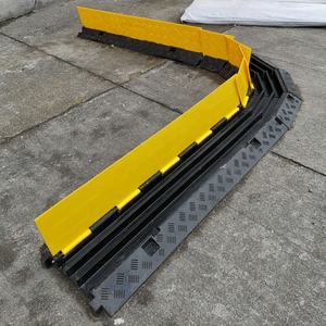 पीवीसी सिलिकॉन गति बम्प हम्प तीन-चैनल सुरक्षा यातायात रबर रक्षक और सड़क मंजिलों के लिए केबल रबर रक्षक - Product Image 5