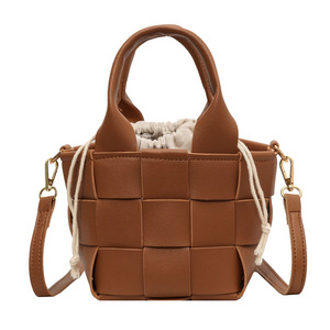 Nouveau style tendance : Sac à main bandoulière rétro pour femme, style coréen, tissé, petit format, avec fermeture éclair unique, design original, couleur Tanjing - Product Image 5