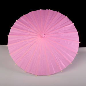 Parasol traditionnel en papier violet avec cadre en bois, décoration pour mariage et artisanat - Product Image 3