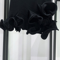 Robe Chic Sans Manches Style Socialite Été 2026 en Viscose Vert et Noir avec Volants Latins et Fleurs 3D – Vente en Gros Usine