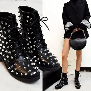 chelsea boots de couro preto cravejado Suppliers-Botas de inverno punk com rebite, botas de couro com ponta redonda e salto baixo grosso