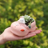 Pot de fleurs en résine en forme de botte mignon de dessin animé avec logo personnalisé et pot de succulente en résine animale pour la décoration de jardin à la maison