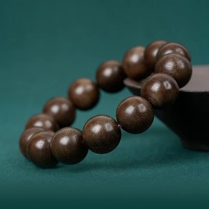 สร้อยข้อมือไม้กฤษณาธรรมชาติทรงกลม สร้อยมาลาสำหรับสวดมนต์ เครื่องประดับอโรมาเธอราพีแบบดั้งเดิมเพื่อการทำสมาธิและผ่อนคลาย - Product Image 1