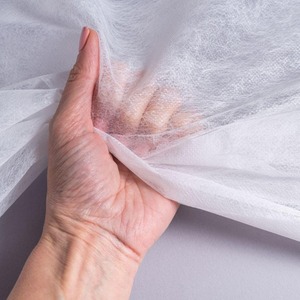 ม้วนผ้าปูเตียงแบบใช้แล้วทิ้งชนิดไม่ถักทอ 30 แกรม แบบเจาะรูสำเร็จรูป สำหรับโต๊ะนวด เก้าอี้ทำทรีทเมนท์  ผ้าปูเตียงทางการแพทย์สำหรับโรงพยาบาล สีขาว - Product Image 4