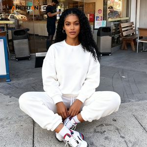 Set Invernale da Donna: <span class=keywords><strong>Felpa</strong></span> Girocollo Foderata in Pile Ricamata <span class=keywords><strong>e</strong></span> Pantaloni Coordinati in Poliestere/Cotone - Product Image 4