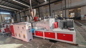 Système <span class=keywords><strong>de</strong></span> production <span class=keywords><strong>de</strong></span> ligne d'extrusion automatique à double vis, contrôlé par PLC, haute puissance, pour <span class=keywords><strong>profil</strong></span>és/plaques/panneaux en mousse <span class=keywords><strong>PVC</strong></span>/WPC - Product Image 2