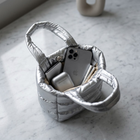 Sac bandoulière mini matelassé de luxe en argent métallisé imperméable avec logo personnalisé, pliable, à deux sangles, pour téléphone, vente en gros