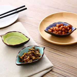 Petite assiette en céramique de style japonais en forme de feuille, pour vinaigre, sauce soja, assaisonnements, assiette à os, assiette à assaisonnements multi-usages - Product Image 2