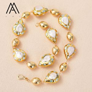 Collar de Cadena Enrollada a Mano con Perlas de Agua Dulce Barrocas Chapadas en Oro de Alta Calidad y Cuentas de Larimar, Material Principal Latón - Product Image 1
