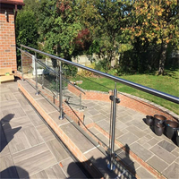 Maßgefertigte Edelstahl 304 Quadratische Geländerpfosten-Flanschabdeckung zur Dekoration, Vertikale Handlaufbeschläge für Treppen