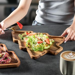 Plateau en bois - Ensemble de 2 plateaux décoratifs en bois en forme de sapin de Noël pour recevoir des invités, petit-déjeuner, café - Product Image 5