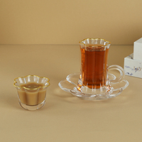 Tasse à thé moderne à double paroi résistante à la chaleur, petite tasse à café en verre transparent avec soucoupe en forme de pétale et bord doré, résistante à la chaleur pour les fêtes