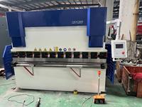 Presse plieuse NC WC67K 40T2500 TP10S à commande facile pour pliage de segments et tôles métalliques