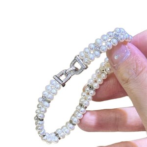 Pulsera de Perlas de Agua Dulce de Doble Hilera de Titanio de Alta Calidad y Gran Venta, con Botones Dobles en D de Luz Intensa - Product Image 5