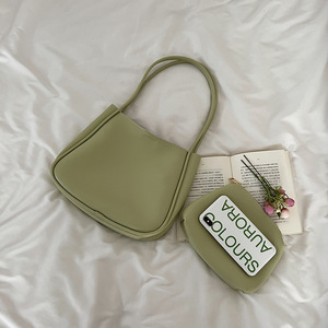 กระเป๋าโท้ทสตรีสีทึบหัวเข็มขัดแม่เหล็กความจุขนาดใหญ่กระเป๋าสะพายฤดูร้อนกระเป๋าใต้วงแขนสำหรับใช้ประจำวัน - Product Image 4