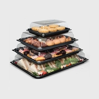 Plateau de traiteur rectangulaire noir gaufré en plastique transparent jetable personnalisé de haute qualité, boîte à sandwich empilable