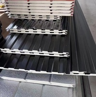 Panneau sandwich structurel à trois couches avec surface en bois grainé PIR - Résistant à l'eau et au feu, écologique, pour utilisation en chambre froide extérieure
