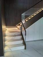 Escalier à double poutre, escalier en acier sur mesure, design moderne pour intérieur