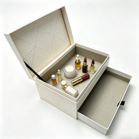 Boîtes cadeaux magnétiques gaufrées à motifs floraux pour parfums, en carton recyclé avec finition brillante ou mate, pour bougies