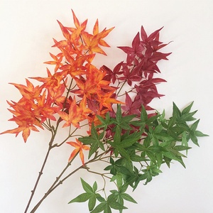Vente en gros 73cm de feuilles artificielles <span class=keywords><strong>d</strong></span>'<span class=keywords><strong>automne</strong></span> orange en soie <span class=keywords><strong>d</strong></span>'érable <span class=keywords><strong>D</strong></span>écoration <span class=keywords><strong>d</strong></span>'halloween pour la remise des diplômes de mariage <span class=keywords><strong>d</strong></span>'hôtel à la maison - Product Image 1