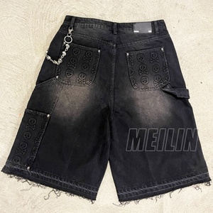 Shorts en jean rétro délavé de haute qualité, personnalisés, 12oz-14oz, avec motif tête de mort en relief, fabriqués sur mesure - Product Image 2