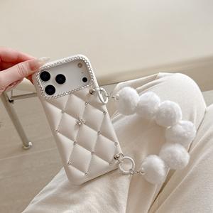 Étui en cuir PU souple à motif grille 3D et paillettes diamantées pour iPhone Air 16 15 14 13 17 Pro Max, avec bracelet en fourrure et strass scintillants - Product Image 3