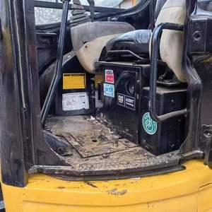 Mini-excavatrice CAT 303 CR L jaune et noire, bras hydraulique, godet, machine sur chenilles, mini-excavatrice CAT 303 CR L d'occasion - Product Image 5