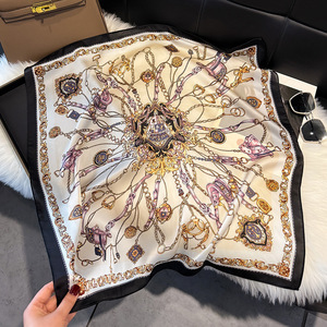 Elegante Pañuelo Cuadrado de Poliéster Transpirable con Patrón de Cadena, Accesorio de Moda Multifuncional para Mujer, Estilo Europeo, Cuatro Estaciones - Product Image 1