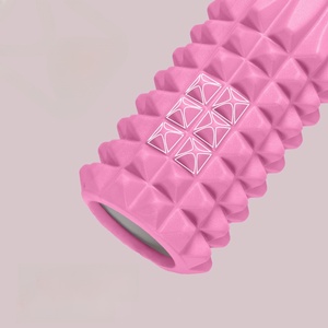 Rouleau de yoga solide en forme de croissant à picots de 33 cm, relaxant musculaire avec matériau en silicone antidérapant, léger, durable et écologique - Product Image 3