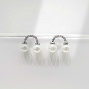 Boucles d'oreilles élégantes rétro en argent sterling 925 plaqué or 18 carats, forme nœud, perle de coquillage, tendance, uniques, pour femme, prix usine. - Product Image 2