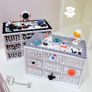 Caja de Almacenamiento Infantil con Diseño de Astronauta, Organizador de Plástico de 9 Compartimentos para el Dormitorio o Escritorio - Product Image 1
